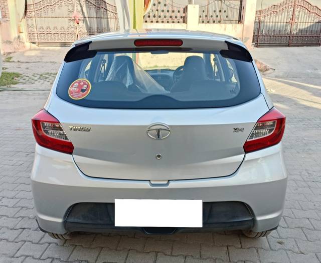 https://images10.gaadi.com/usedcar_image/3672061/original/processed_img2914855__used_car_2914855_1699969847.jpg?imwidth=6402