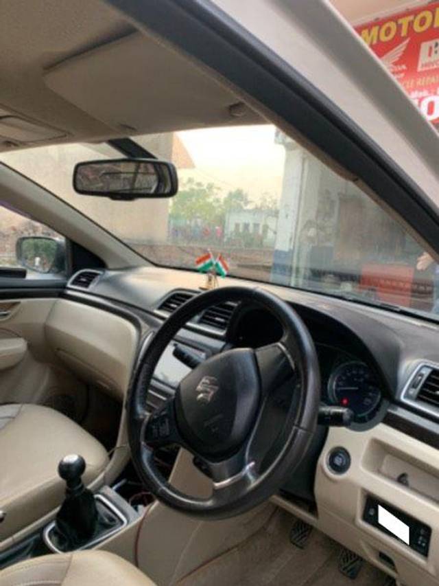 https://images10.gaadi.com/usedcar_image/3672316/original/processed_9e8de754-b03e-4168-aa0f-8b5c84570040.jpeg?imwidth=6402