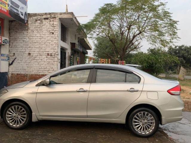 https://images10.gaadi.com/usedcar_image/3672316/original/processed_f1f9da2f-0983-413b-b656-ab23ae293a6e.jpeg?imwidth=6400