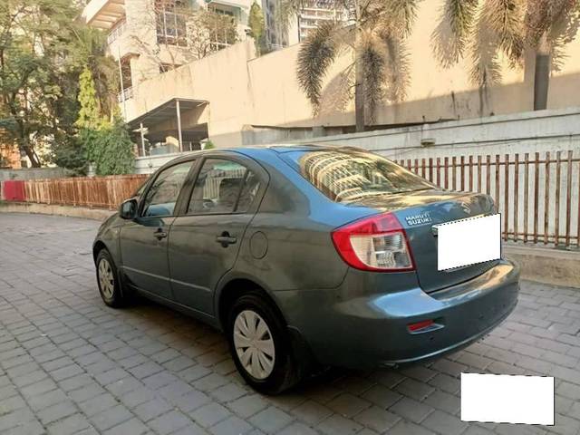 https://images10.gaadi.com/usedcar_image/3672345/original/processed_6494140f-4e7e-4cc3-a5b3-b156ee324b0b.jpg?imwidth=6402