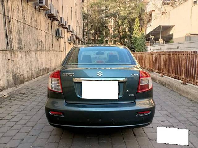 https://images10.gaadi.com/usedcar_image/3672345/original/processed_cf8d9e27-ed4e-4be5-a615-5928779f5762.jpg?imwidth=6401
