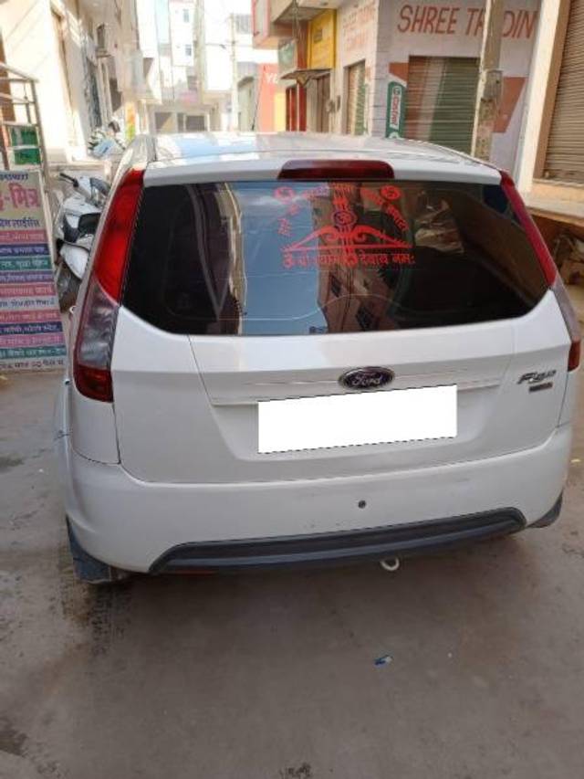 https://images10.gaadi.com/usedcar_image/3672440/original/processed_8a537524-adb4-4c62-997a-6e50f7542edd.jpg?imwidth=6401