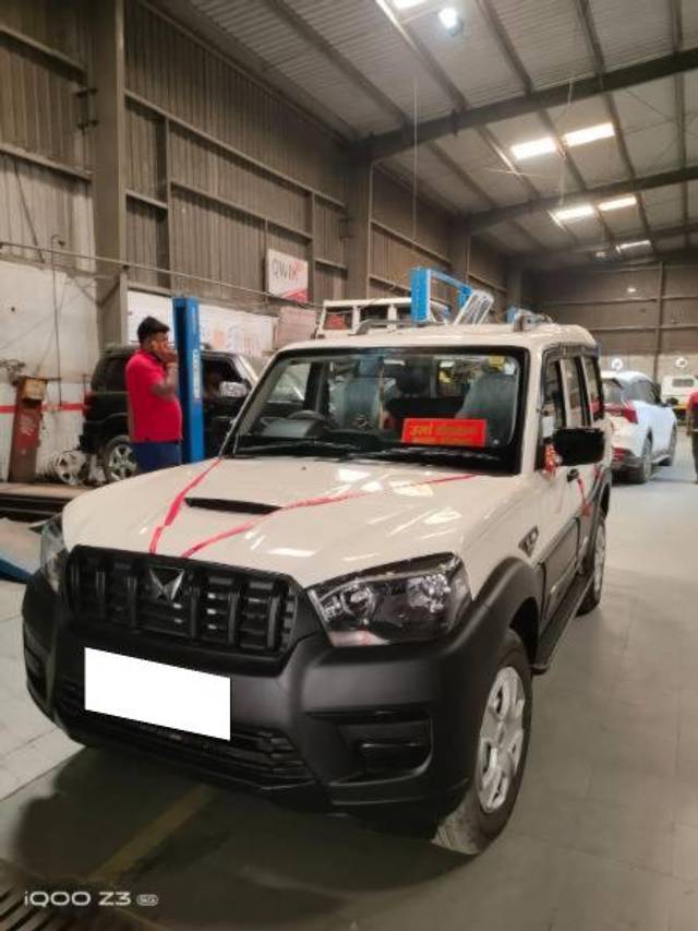https://images10.gaadi.com/usedcar_image/3672574/original/processed_7e0c2d71-06bd-440c-ab8d-726072f492e9.jpg?imwidth=6400
