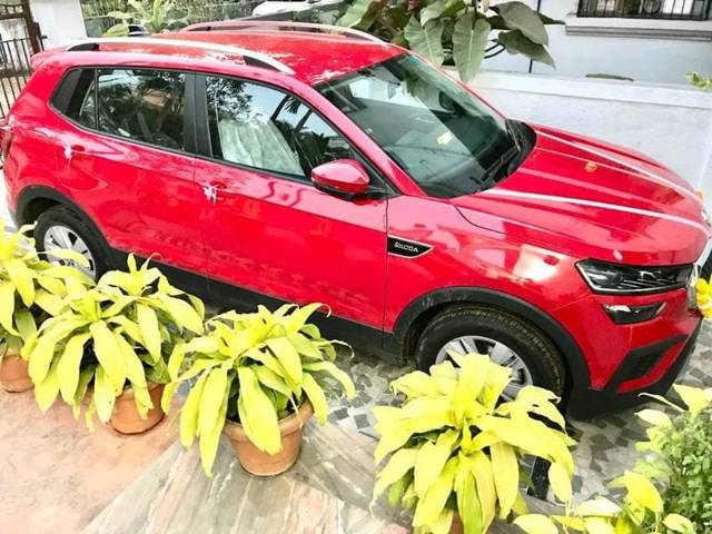 https://images10.gaadi.com/usedcar_image/3672616/original/processed_bcd2e0ab-a65c-40d0-9e6c-f7dd5e32e60b.jpg?imwidth=6400