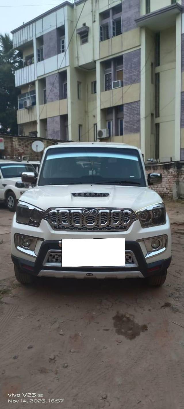 https://images10.gaadi.com/usedcar_image/3672728/original/processed_img2914969__used_car_2914969_1700030681.jpg?imwidth=6400