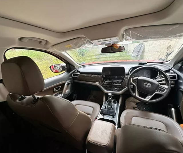 https://images10.gaadi.com/usedcar_image/3672763/original/img2914979__usedcar_aqwrt_2__7601700032460_1700032468.png?imwidth=6402
