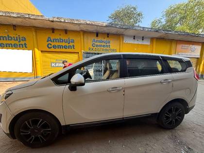 Mahindra Marazzo M8 Mahindra Marazzo M8