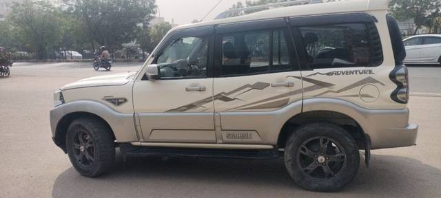 https://images10.gaadi.com/usedcar_image/3672890/original/08__VCC_IMG_1699424925632_1816617_95_1699424965.jpg?imwidth=6401