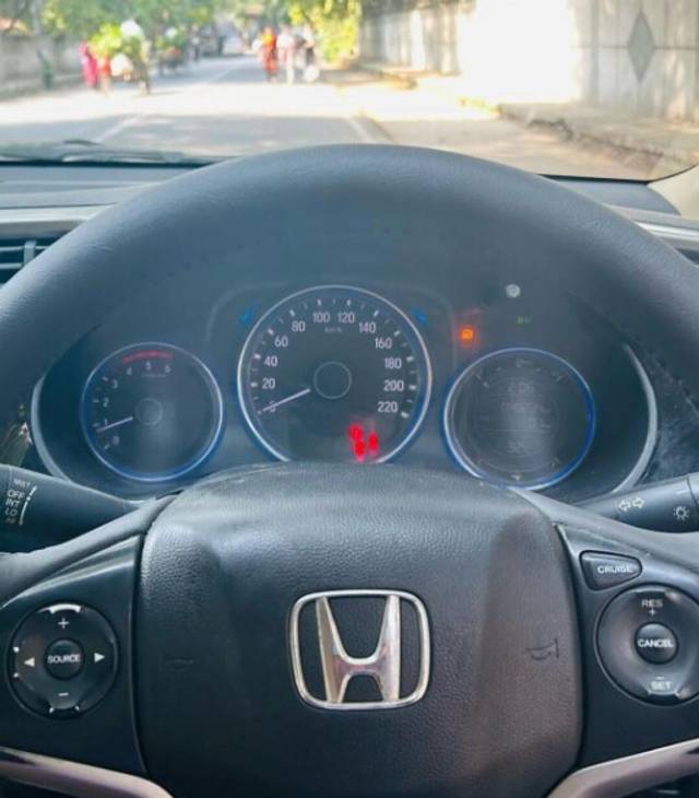 https://images10.gaadi.com/usedcar_image/3672924/original/img2915053__used_car_2915053_1700037855.png?imwidth=6401