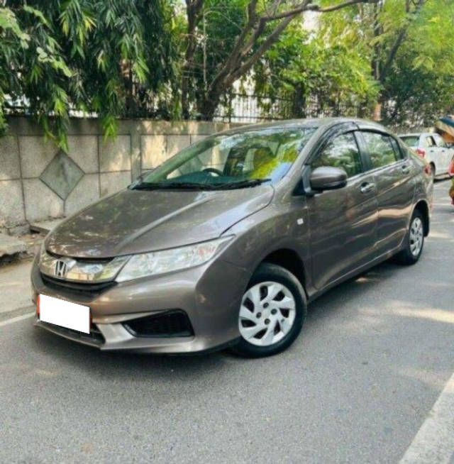 https://images10.gaadi.com/usedcar_image/3672924/original/processed_img2915053__used_car_2915053_1700037851.png?imwidth=6400