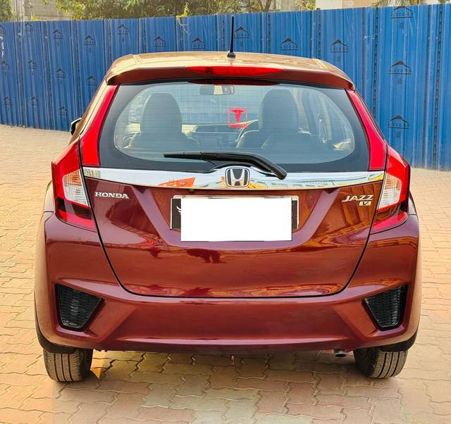 https://images10.gaadi.com/usedcar_image/3672934/original/processed_img2915057__used_car_2915057_1700038481.jpg?imwidth=6402
