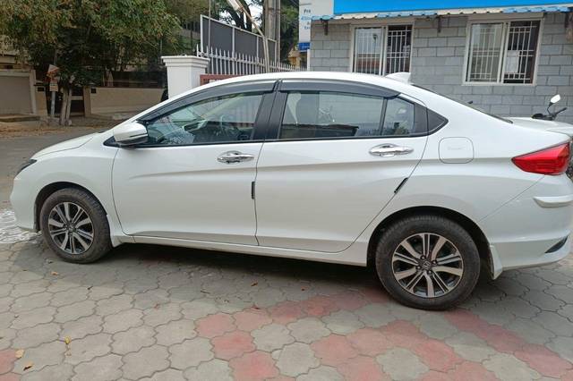 https://images10.gaadi.com/usedcar_image/3672937/original/processed_img2915059__usedcar_11_5701700038512_1700038541.jpeg?imwidth=6402