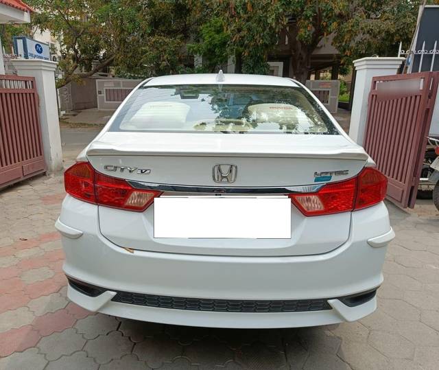 https://images10.gaadi.com/usedcar_image/3672937/original/processed_img2915059__usedcar_16_5701700038512_1700038542.jpeg?imwidth=6401
