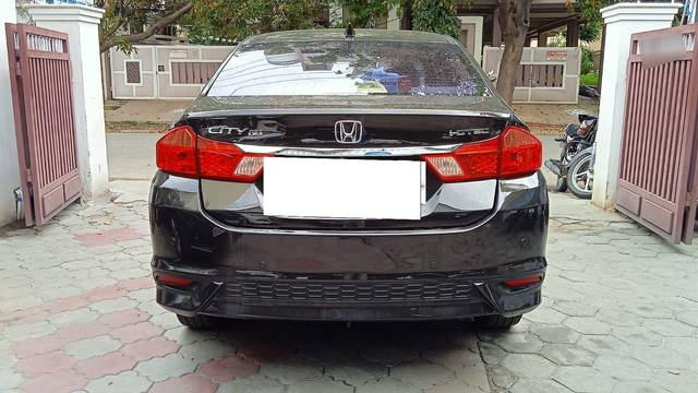 https://images10.gaadi.com/usedcar_image/3672944/original/processed_img2915062__usedcar_19_5701700038776_1700038824.jpeg?imwidth=6402