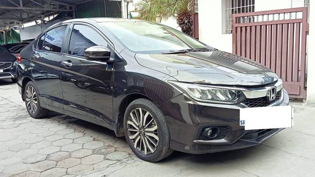 https://images10.gaadi.com/usedcar_image/3672944/original/processed_img2915062__usedcar_4_5701700038776_1700038821.jpeg?imwidth=6400