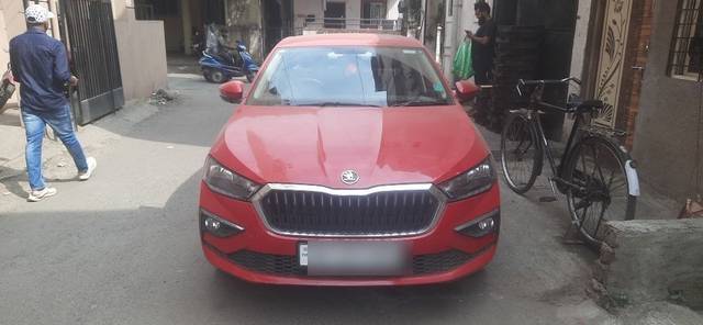 https://images10.gaadi.com/usedcar_image/3672990/original/08__VCC_1816743_94_1699432963.jpg?imwidth=6400