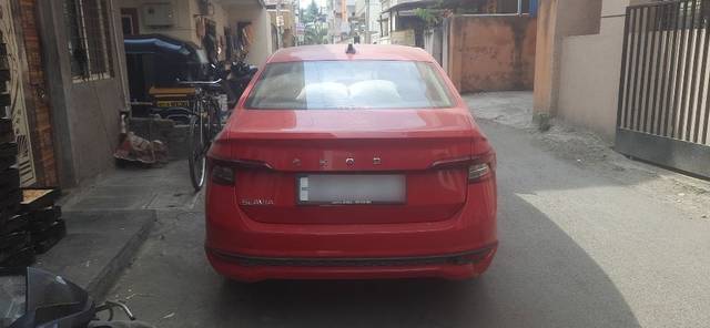 https://images10.gaadi.com/usedcar_image/3672990/original/08__VCC_1816743_96_1699433139.jpg?imwidth=6402
