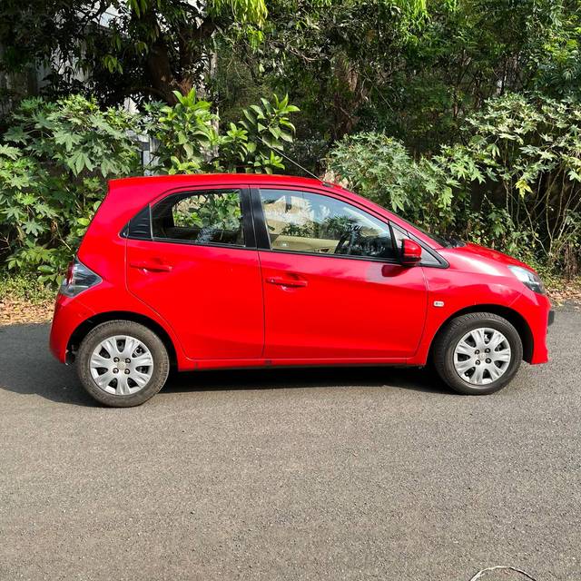 https://images10.gaadi.com/usedcar_image/3673076/original/img2915131__usedcar_photo_6235777113877772345_y_2915131_1700043910.jpg?imwidth=6401