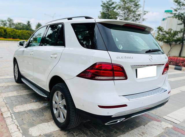 https://images10.gaadi.com/usedcar_image/3673106/original/processed_img2915154__used_car_2915154_1700044569.jpg?imwidth=6402