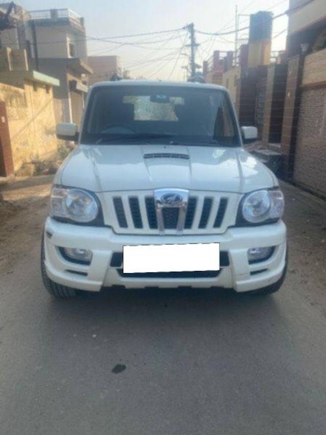 https://images10.gaadi.com/usedcar_image/3673157/original/processed_d0cde0f7-2e69-43a9-9f8f-8887ced7c104.jpeg?imwidth=6401