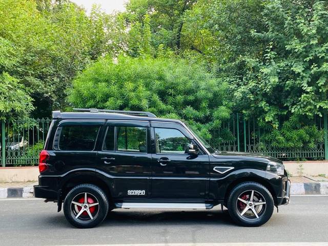 https://images10.gaadi.com/usedcar_image/3673182/original/processed_img2915185__used_car_2915185_1700047359.jpg?imwidth=6401