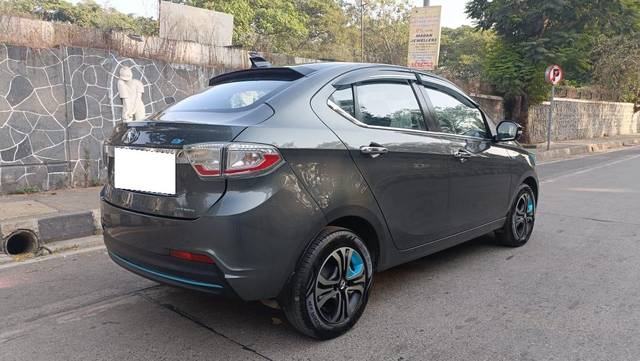 https://images10.gaadi.com/usedcar_image/3673206/original/processed_img2915197__used_car_2915197_1700048121.jpg?imwidth=6402