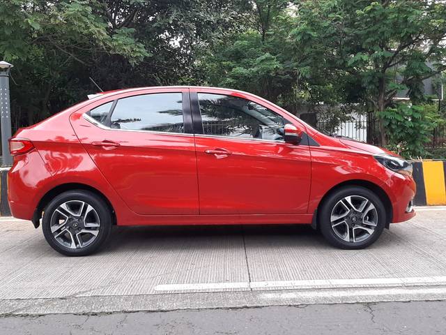 https://images10.gaadi.com/usedcar_image/3673210/original/img2915199__used_car_2915199_1700050405.jpg?imwidth=6401
