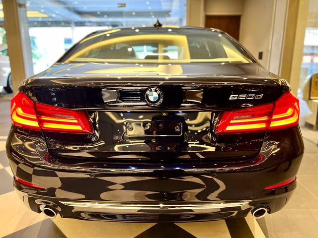https://images10.gaadi.com/usedcar_image/3673267/original/processed_img2915229__used_car_2915229_1700051431.jpg?imwidth=6401