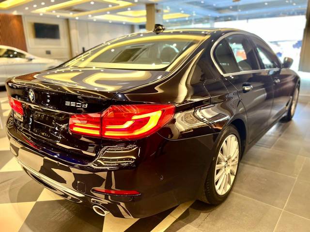 https://images10.gaadi.com/usedcar_image/3673267/original/processed_img2915229__used_car_2915229_1700051437.jpg?imwidth=6402