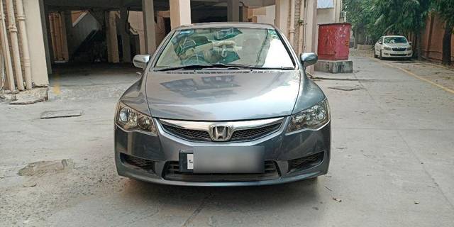 https://images10.gaadi.com/usedcar_image/3673271/original/processed_08__VCC_1816869_94_1699443829.jpg?imwidth=6401