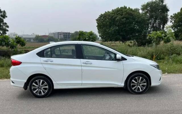 https://images10.gaadi.com/usedcar_image/3673399/original/img2915307__used_car_2915307_1700056033.jpg?imwidth=6401