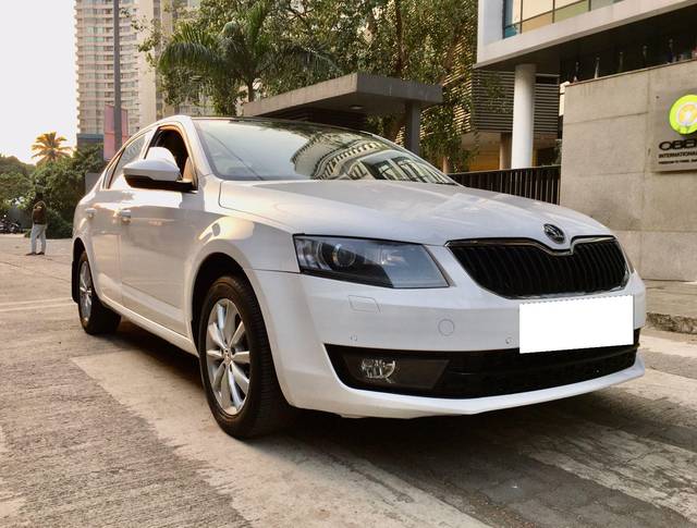 https://images10.gaadi.com/usedcar_image/3673408/original/processed_img2915311__usedcar_1_1__13771700056184_1700056616.jpeg?imwidth=6400