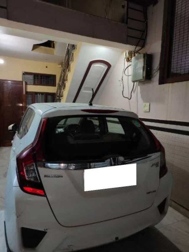 https://images10.gaadi.com/usedcar_image/3673426/original/processed_5dcd7116-fa57-4bc8-a212-fc651f9358fe.jpg?imwidth=6401