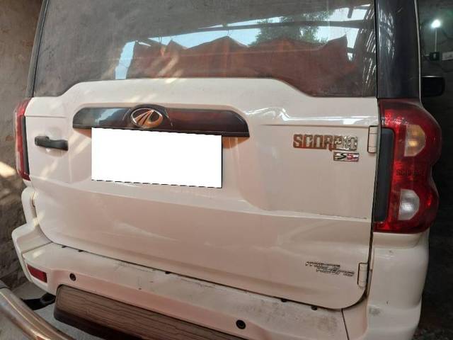 https://images10.gaadi.com/usedcar_image/3673622/original/processed_c0309d2d-398b-4114-9c1c-df8d3ffb3507.jpg?imwidth=6400