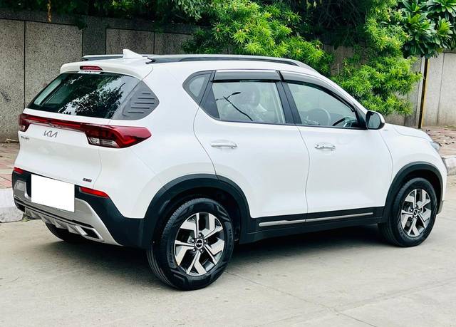 https://images10.gaadi.com/usedcar_image/3673781/original/processed_img2915379__used_car_2915379_1700105806.jpg?imwidth=6402