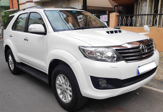https://images10.gaadi.com/usedcar_image/3673825/original/processed_img2915393__usedcar_img_20231116_wa0047_35681700109543_1700109577.jpg?imwidth=6400