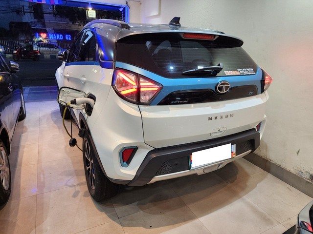 Second-hand 2020 Tata Nexon EV XZ Plus Lux for sale in Kolkata-3