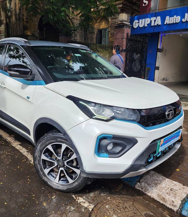 https://images10.gaadi.com/usedcar_image/3673888/original/processed_img2915418__used_car_2915418_1700112910.jpg?imwidth=6401