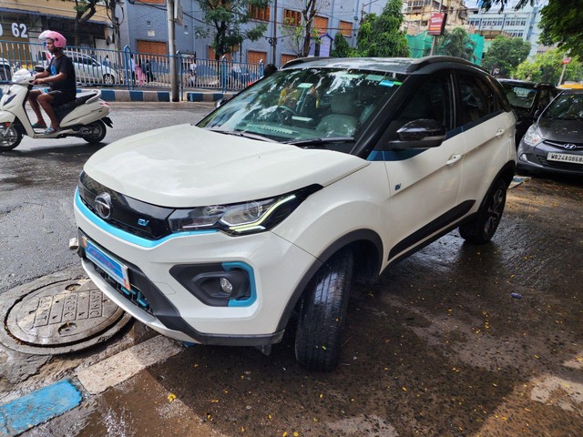 Second-hand 2020 Tata Nexon EV XZ Plus Lux for sale in Kolkata-4