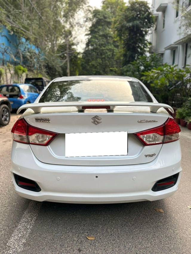 https://images10.gaadi.com/usedcar_image/3673949/original/processed_img2915443__used_car_2915443_1700115425.jpg?imwidth=6401