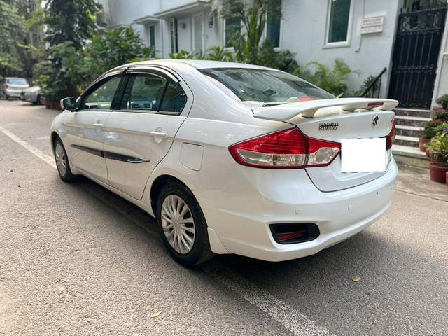 https://images10.gaadi.com/usedcar_image/3673949/original/processed_img2915443__used_car_2915443_1700115426.jpg?imwidth=6402