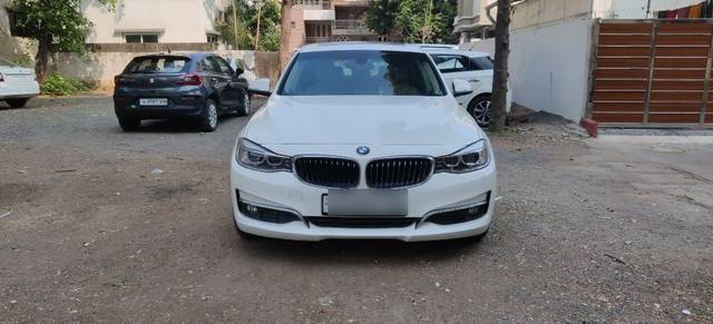 https://images10.gaadi.com/usedcar_image/3673966/original/09__VCC_1817091_94_1699507667.jpg?imwidth=6400