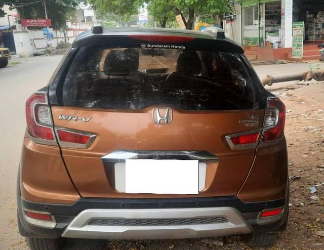 https://images10.gaadi.com/usedcar_image/3673994/original/processed_f371a0a4-5954-4456-870b-f41f73c9935d.jpeg?imwidth=6402