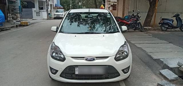 https://images10.gaadi.com/usedcar_image/3674080/original/09__VCC_1817223_94_1699513789.jpg?imwidth=6400