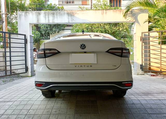 https://images10.gaadi.com/usedcar_image/3674100/original/processed_img2915520__usedcar_img20231020160820_2021700120756_1700120842.jpg?imwidth=6401