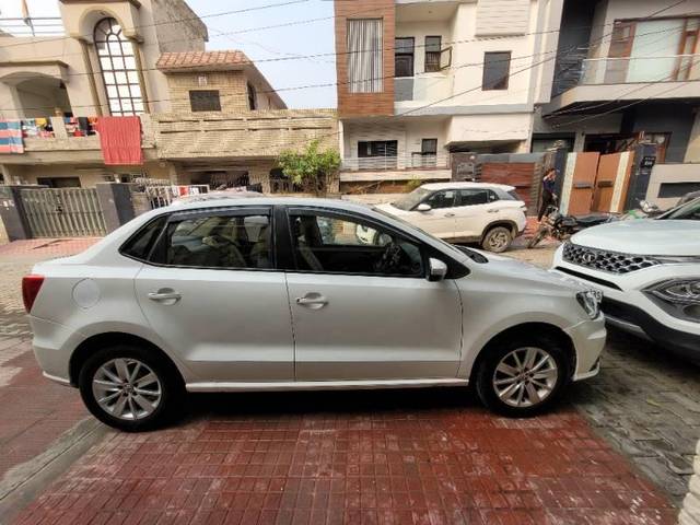 https://images10.gaadi.com/usedcar_image/3674103/original/processed_6c3931b9-5793-40f0-ac50-dac575dc24ef.jpg?imwidth=6401