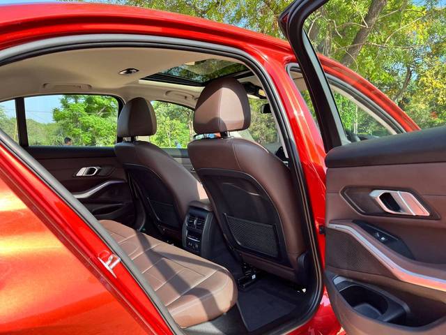 https://images10.gaadi.com/usedcar_image/3674153/original/img2915553__used_car_2915553_1700122869.jpg?imwidth=6402