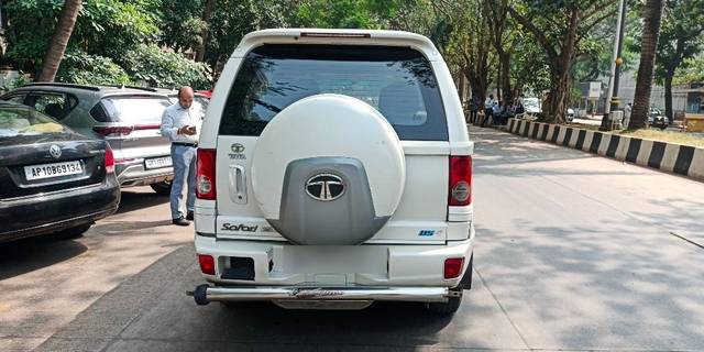 https://images10.gaadi.com/usedcar_image/3674186/original/09__VCC_1817255_96_1699515659.jpg?imwidth=6402