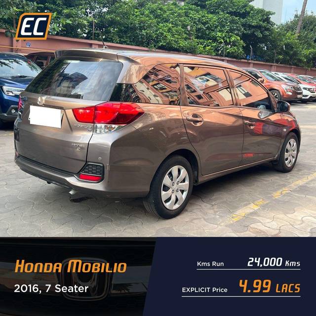 https://images10.gaadi.com/usedcar_image/3674200/original/processed_img2915589__used_car_2915589_1700123698.jpg?imwidth=6402