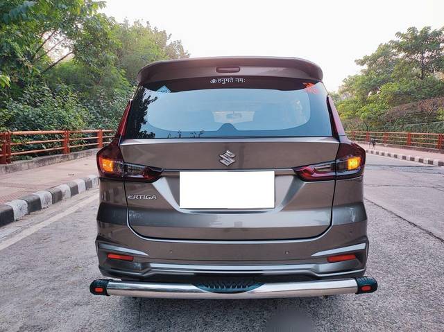 https://images10.gaadi.com/usedcar_image/3674235/original/processed_img2915602__used_car_2915602_1700125319.jpg?imwidth=6402